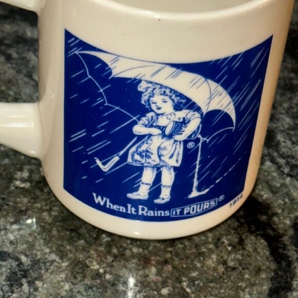 Vintage Morton salt when it rains it pours mug - Picture 2 of 5